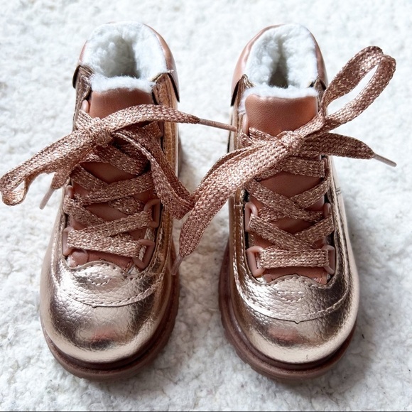 OSHKOSH: Kids Rose Gold Faux Sherpa Lined Boots Sz 7 - Picture 2 of 10